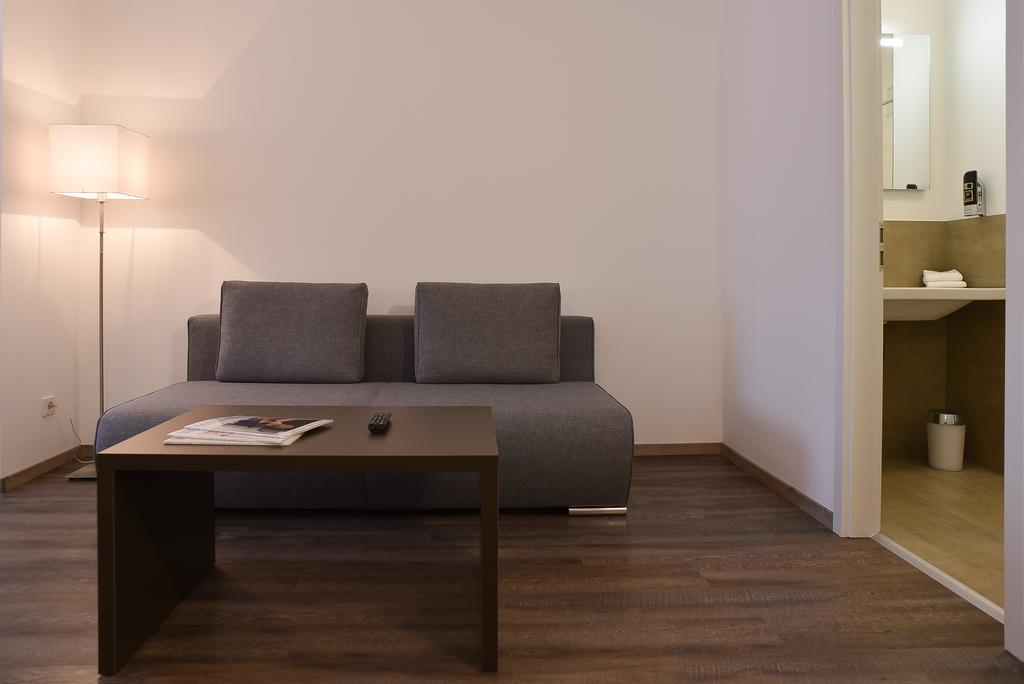 Guesthouse Lichtenau Nußloch Стая снимка