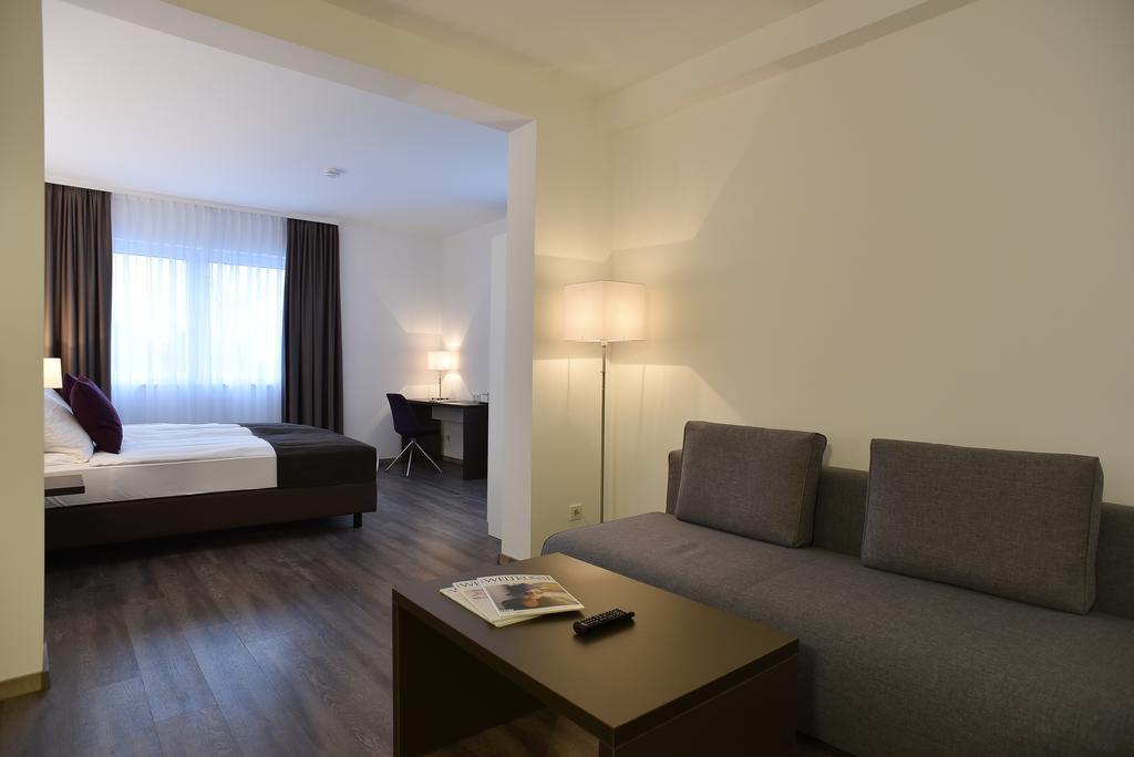 Guesthouse Lichtenau Nußloch Стая снимка