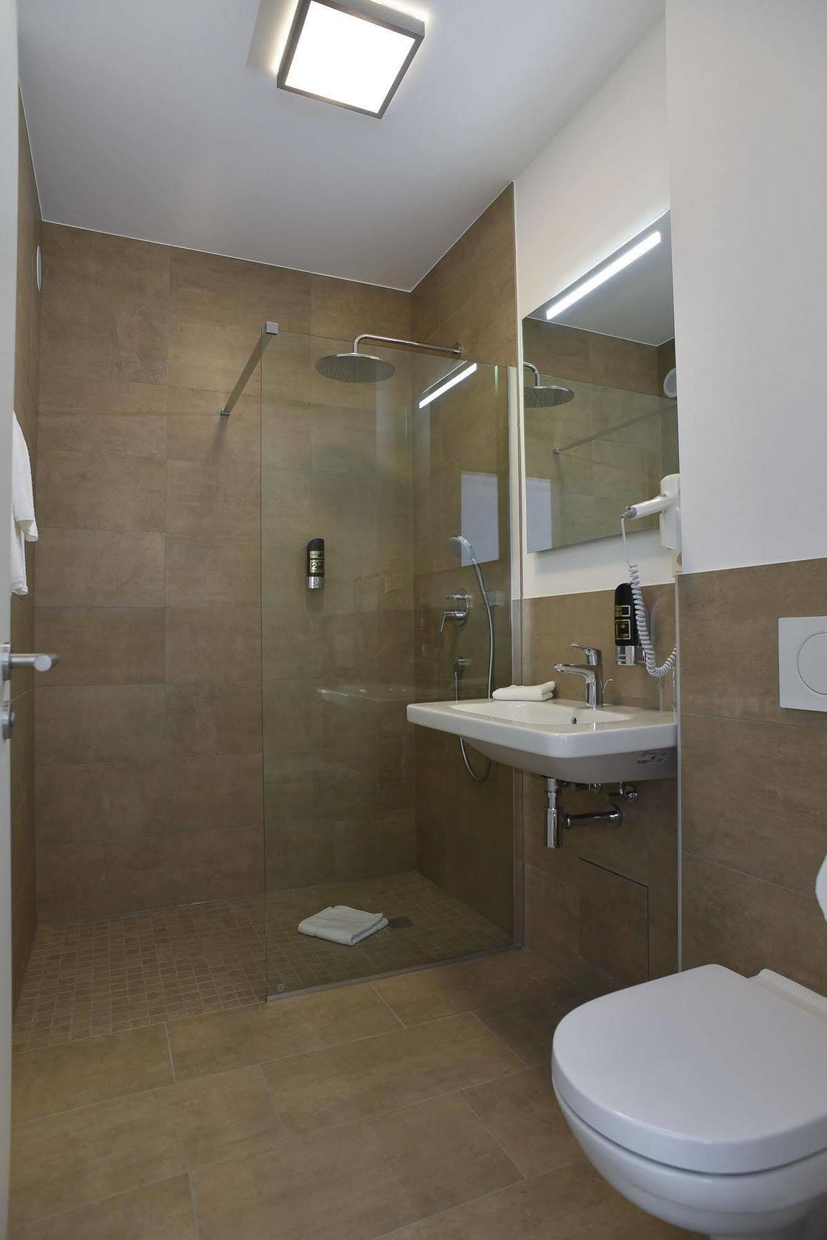 Guesthouse Lichtenau Nußloch Екстериор снимка
